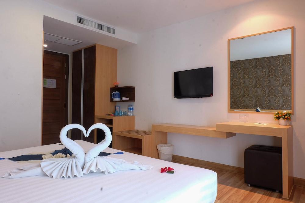 Icheck Inn Central Patong Экстерьер фото